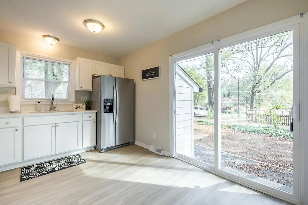 Stunning Southpark/Cotswold Home Charlotte 0*,  ABD