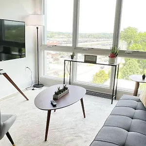 Apartment Apartment, Queen Bed, Wifi, Kitchen, Washer & Dryer In, Charlotte