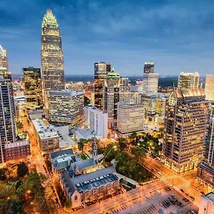 Apartment Luxurious 3 Story Townhome, Charlotte